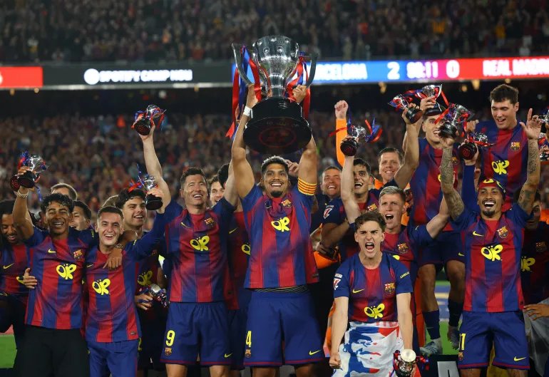 برشلونة توج بلقب الدوري الإسباني في الموسم الماضي