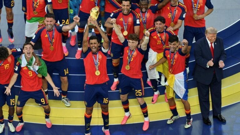 "ملوك كل العصور"… الصحافة الإسبانية تحتفي بتتويج "لا روخا" بلقب كأس العالم