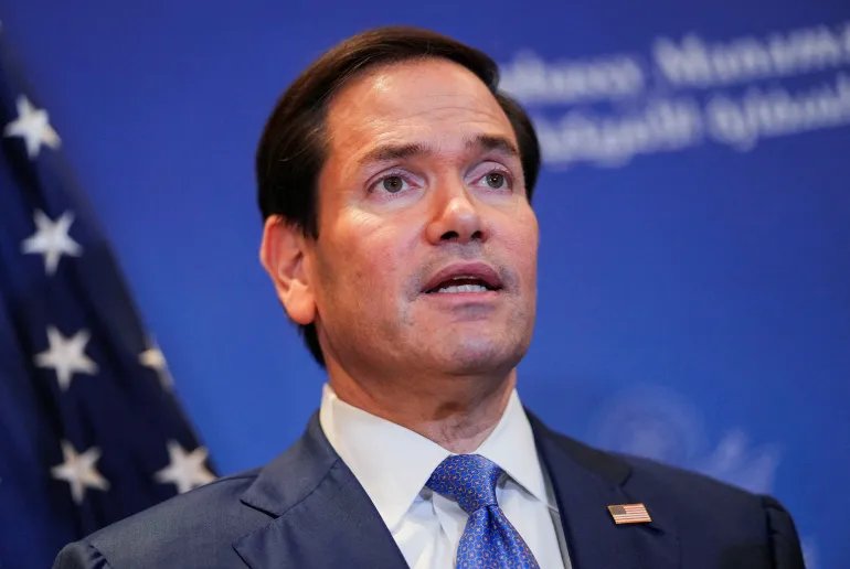 FILE PHOTO: U.S. Secretary of State Marco Rubio speaks with members of the media before departing for Bahrain International Airport after his visit to the Middle East to discuss the interim deal between the U.S. and Iran with Arab Gulf allies, in Manama, Bahrain, June 25, 2026. REUTERS/Eric Lee/Pool/File Photo