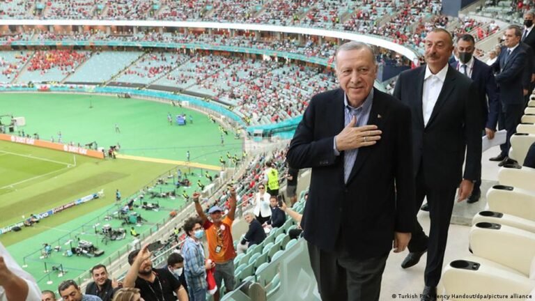 أردوغان يتابع بنفسه مفاوضات بشكتاش لضم محمد صلاح