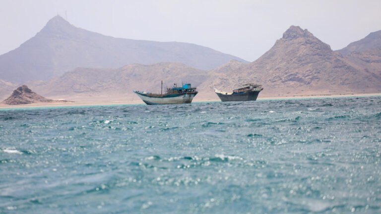 الحوثيون يعلنون فرض حصار بحري على السعودية في خطوة تفتح جبهة جديدة في حرب الشرق الأوسط
