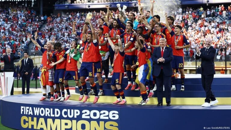 ترامب يخطف بعض أضواء التتويج بكأس العالم من الأبطال الإسبان