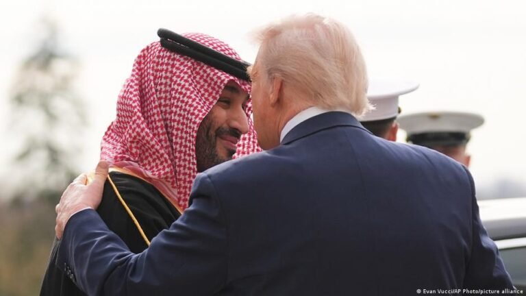 ترامب يوافق على اتفاق نووي قد يسمح للسعودية بتخصيب اليورانيوم