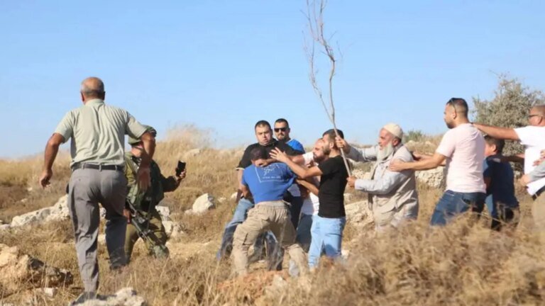من الحجر للكمين.. كيف تطور المقاومة الفلسطينية أساليبها بالضفة؟
